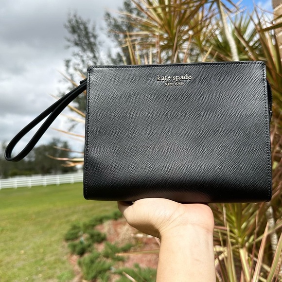 kate spade Handbags - Kate Spade ♠️ Spencer Gusseted Wristlet